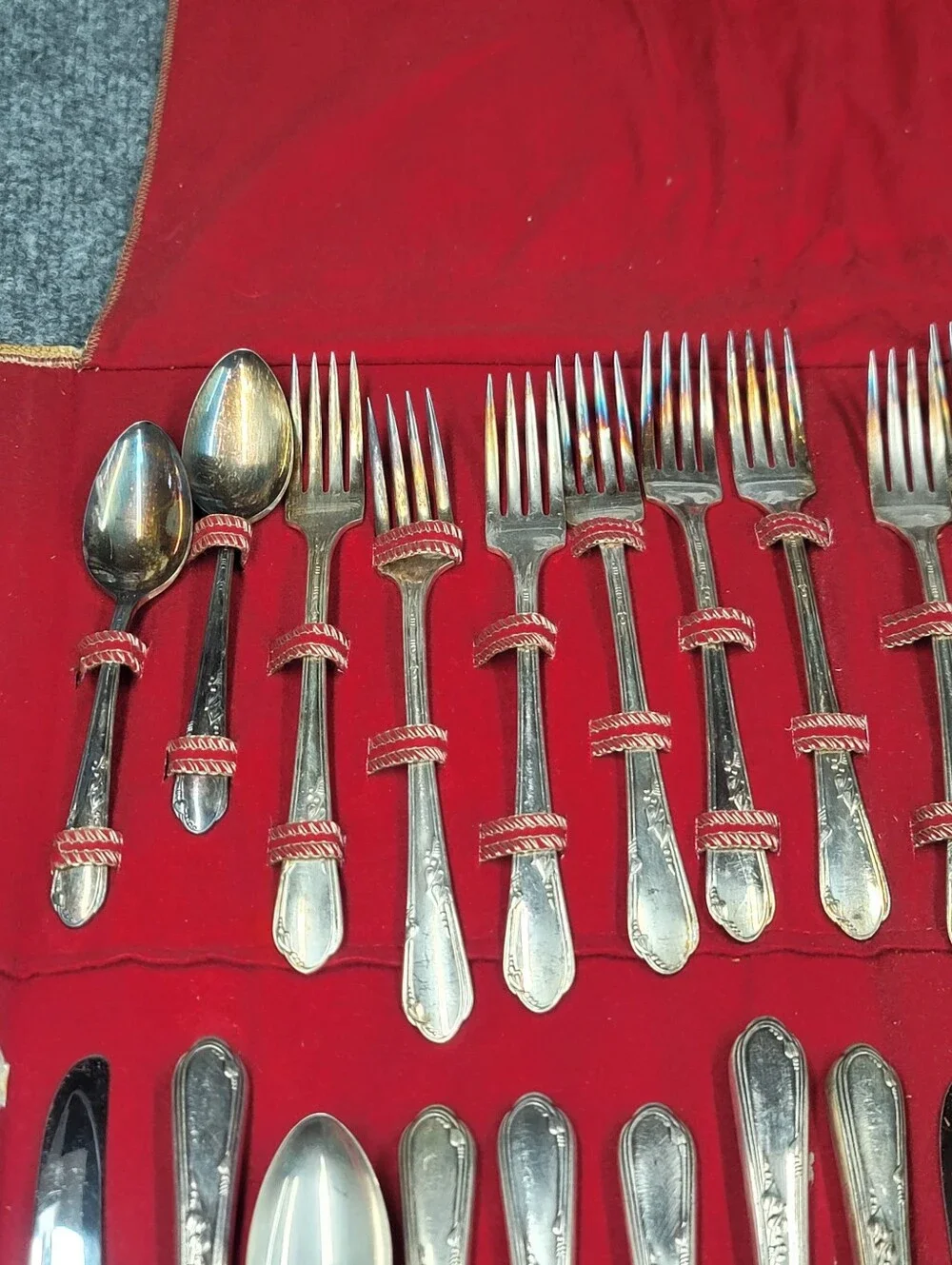 Vintage 1881 Rogers Oneida Silver Plate Silverware Flatware 49 Piece Set